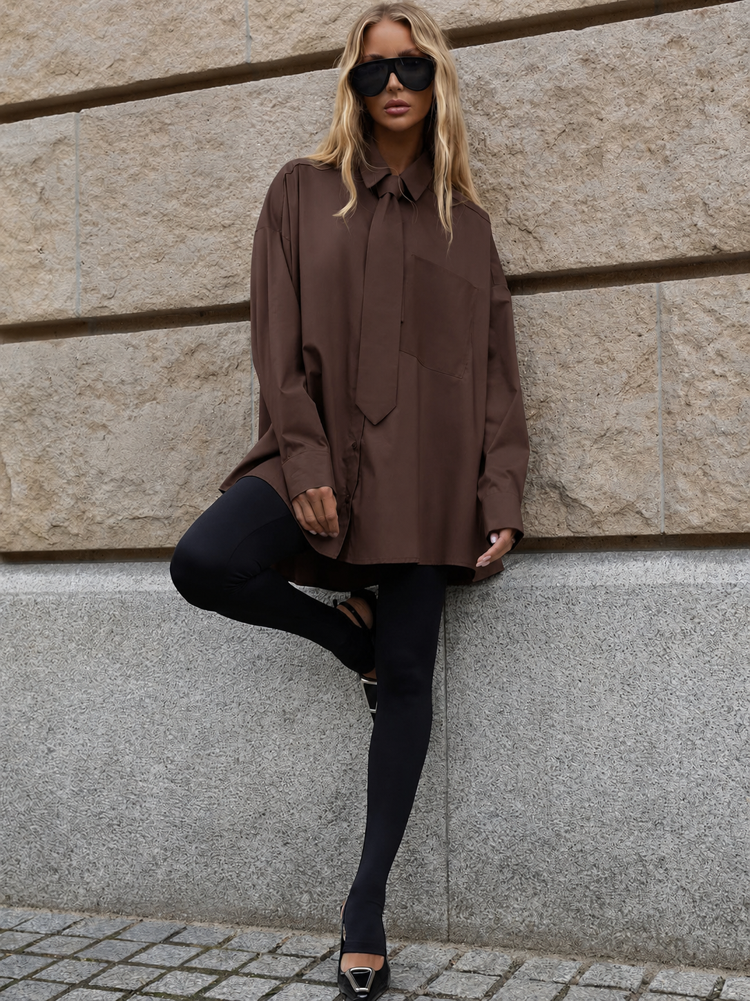 Oversize marškiniai su kaklaraiščiu
