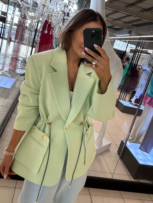 Švarkas su nusegamomis kišenėmis