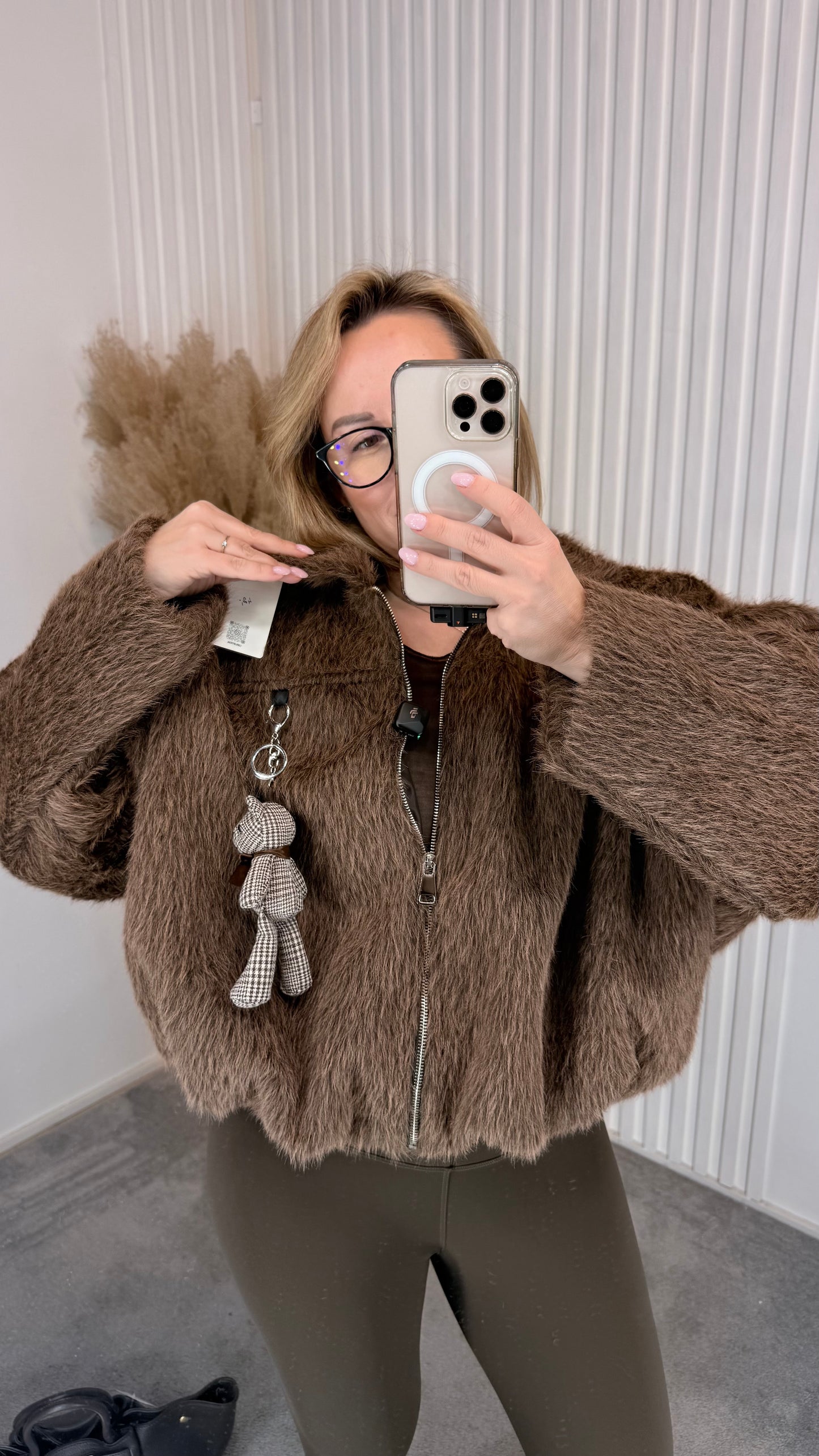 Bomberis su pakabuku