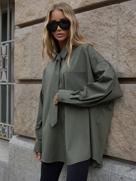 Oversize marškiniai su kaklaraiščiu