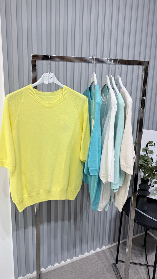 19 megztinis trumpomis rankovėmis