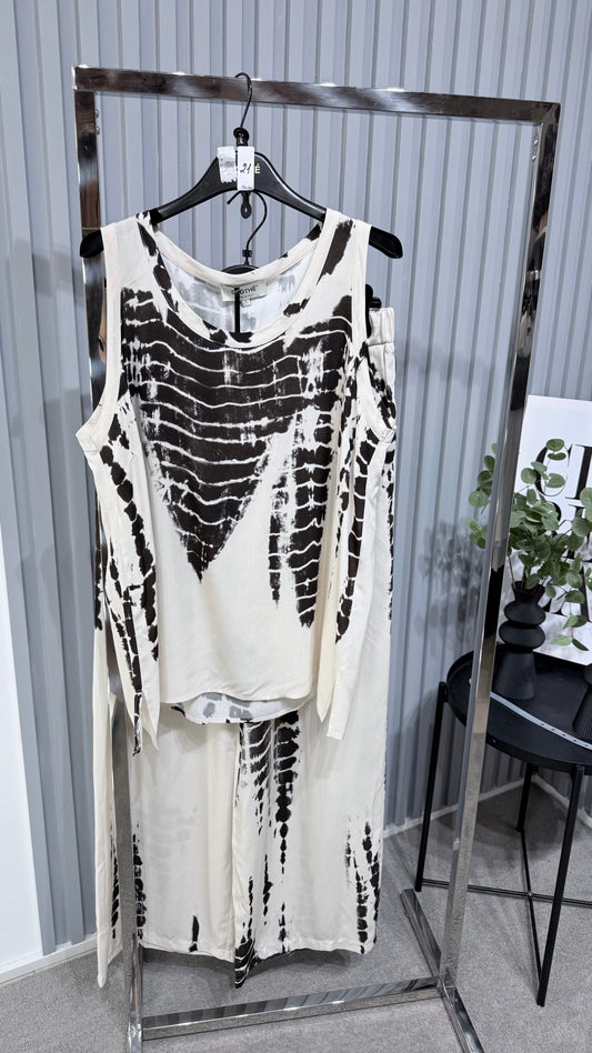 21 prabangus kostiumėlis