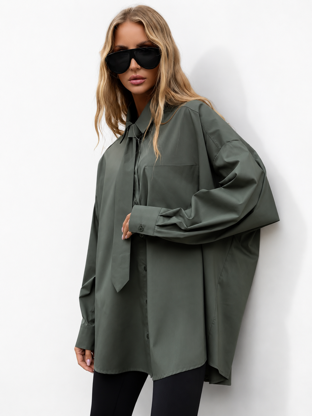 Oversize marškiniai su kaklaraiščiu